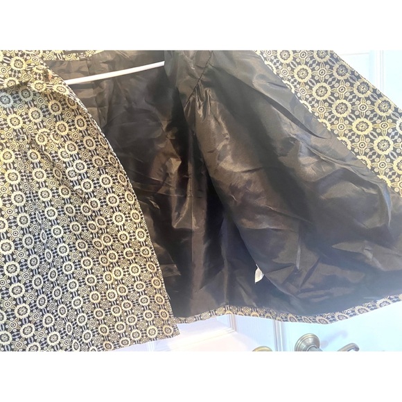 Elementz. Black, Cream and Gold Jacket. Size Medium. Cute Large Buttons. Shorty. - Picture 3 of 6